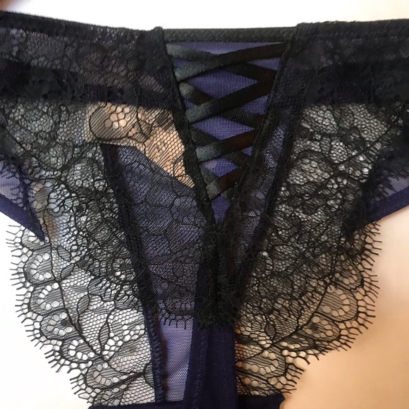 Victorias Secret Holiday Lace Merrywidow & Thong Midnight Blue 34D & M Thong NWT - Picture 7 of 9